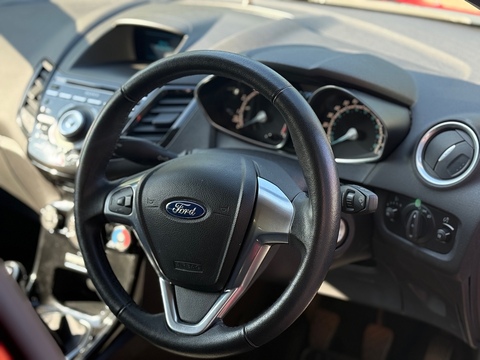 1.0T EcoBoost Zetec Hatchback 5dr Petrol Manual Euro 5 (s/s) (100 ps)