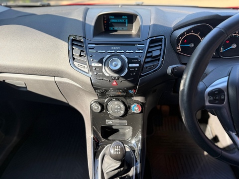 1.0T EcoBoost Zetec Hatchback 5dr Petrol Manual Euro 5 (s/s) (100 ps)