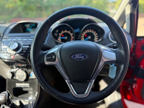 1.0T EcoBoost Zetec Hatchback 5dr Petrol Manual Euro 5 (s/s) (100 ps)