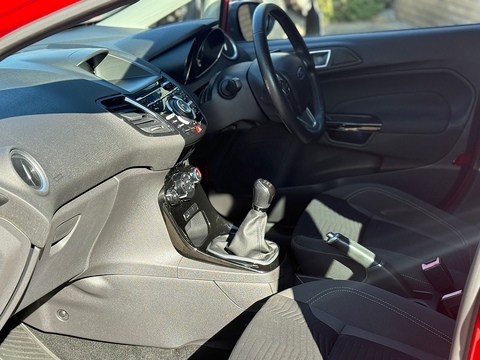 1.0T EcoBoost Zetec Hatchback 5dr Petrol Manual Euro 5 (s/s) (100 ps)