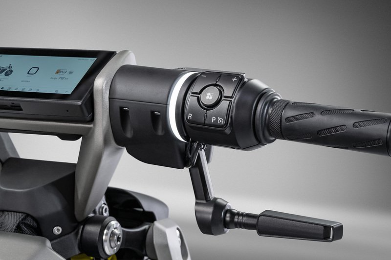 NAXEON PRO MOTORBIKE AUTO ELECTRIC