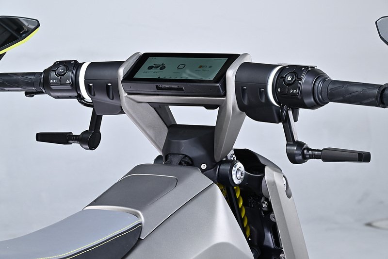 NAXEON PRO MOTORBIKE AUTO ELECTRIC