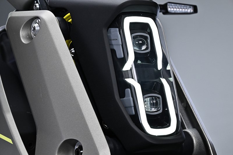 NAXEON PRO MOTORBIKE AUTO ELECTRIC