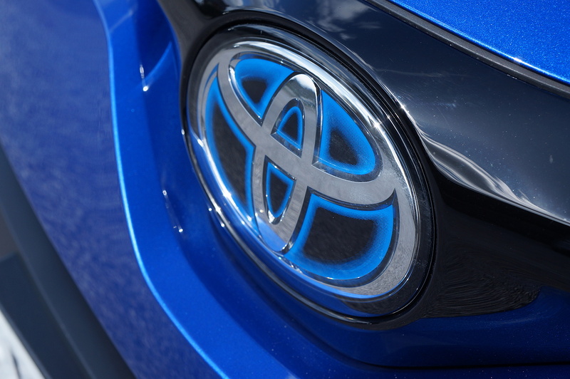 Toyota 1.8 VVT-h GPF Design SUV 5dr Petrol Hybrid CVT Euro 6 (s/s) (122 ps)