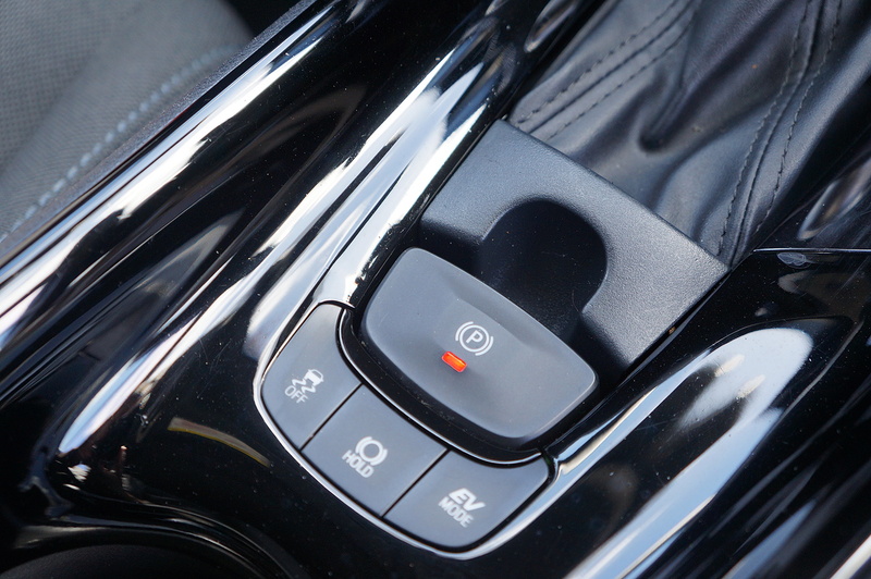 Toyota 1.8 VVT-h GPF Design SUV 5dr Petrol Hybrid CVT Euro 6 (s/s) (122 ps)