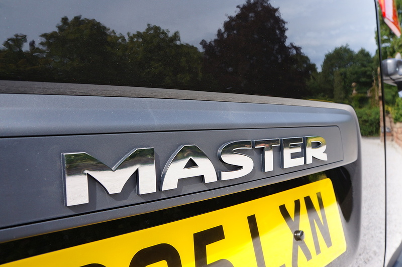 Renault dCi ENERGY 35 Start 2.3 3dr Glazed Van Automatic Diesel