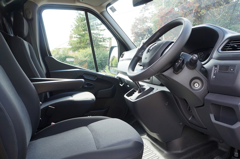 Renault dCi ENERGY 35 Start 2.3 3dr Glazed Van Automatic Diesel