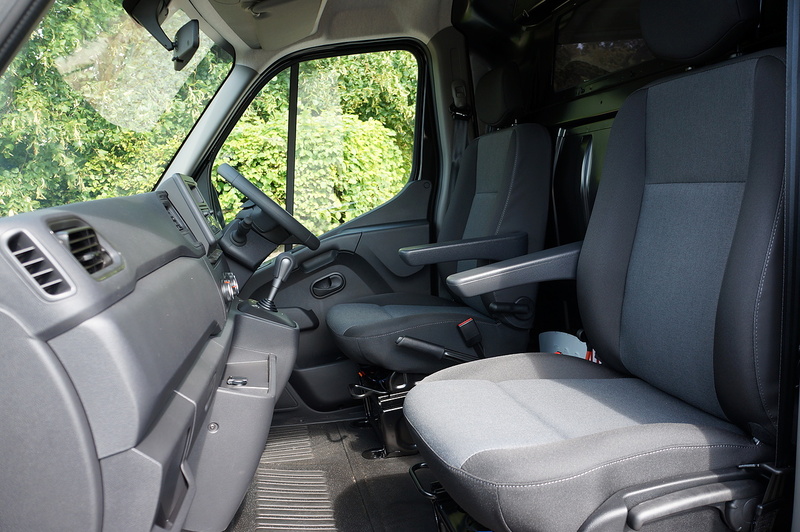 Renault dCi ENERGY 35 Start 2.3 3dr Glazed Van Automatic Diesel