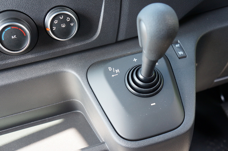 Renault dCi ENERGY 35 Start 2.3 3dr Glazed Van Automatic Diesel