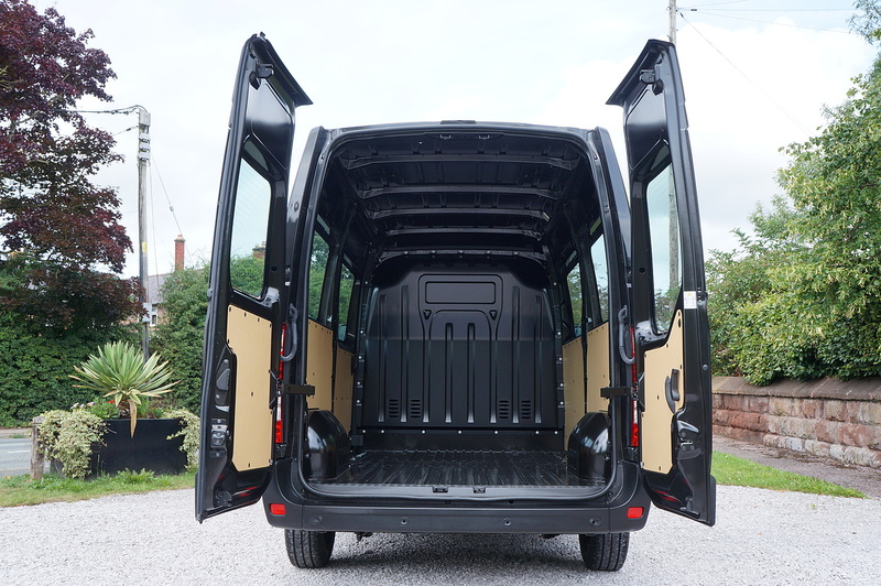 Renault dCi ENERGY 35 Start 2.3 3dr Glazed Van Automatic Diesel