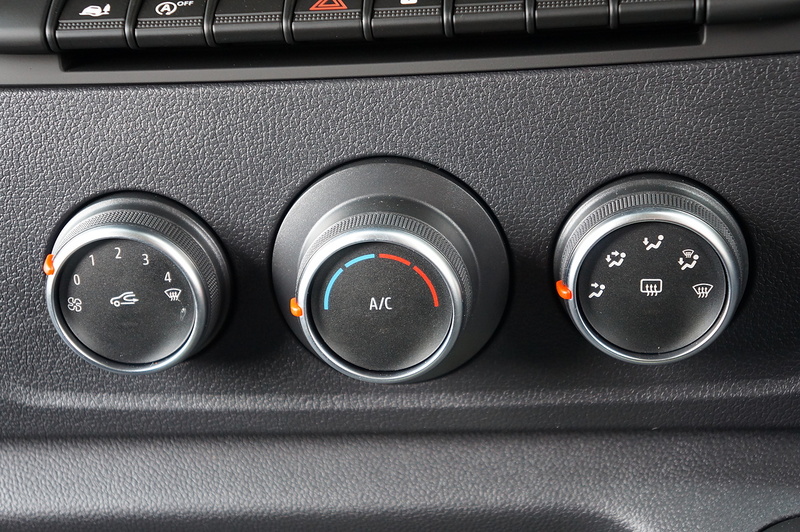 Renault dCi ENERGY 35 Start 2.3 3dr Glazed Van Automatic Diesel