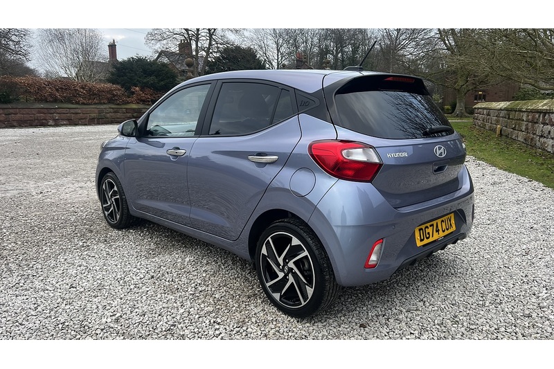 Hyundai 1.0 Premium Hatchback 5dr Petrol Auto Euro 6 (s/s) (63 ps)