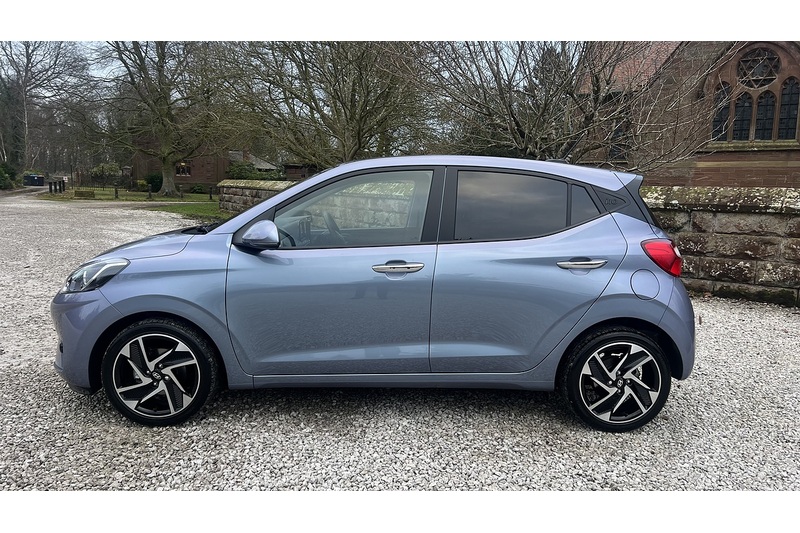Hyundai 1.0 Premium Hatchback 5dr Petrol Auto Euro 6 (s/s) (63 ps)