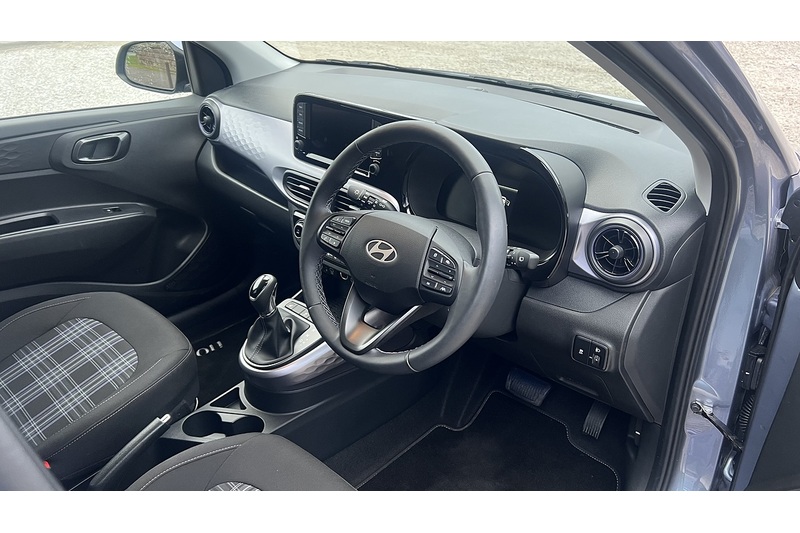 Hyundai 1.0 Premium Hatchback 5dr Petrol Auto Euro 6 (s/s) (63 ps)