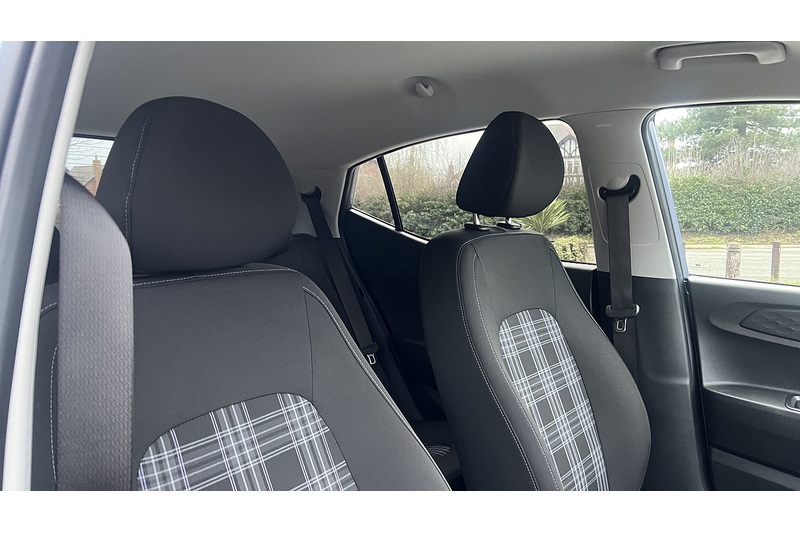 Hyundai 1.0 Premium Hatchback 5dr Petrol Auto Euro 6 (s/s) (63 ps)