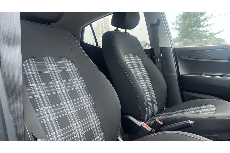 Hyundai 1.0 Premium Hatchback 5dr Petrol Auto Euro 6 (s/s) (63 ps)