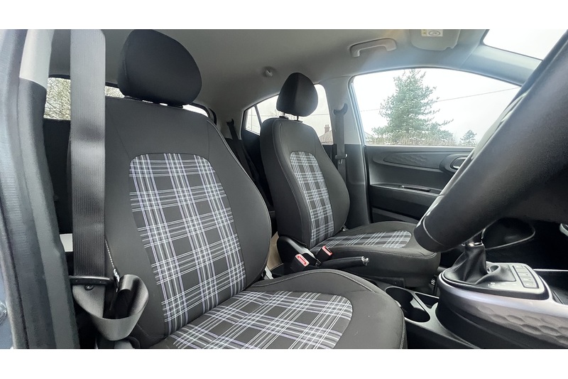 Hyundai 1.0 Premium Hatchback 5dr Petrol Auto Euro 6 (s/s) (63 ps)