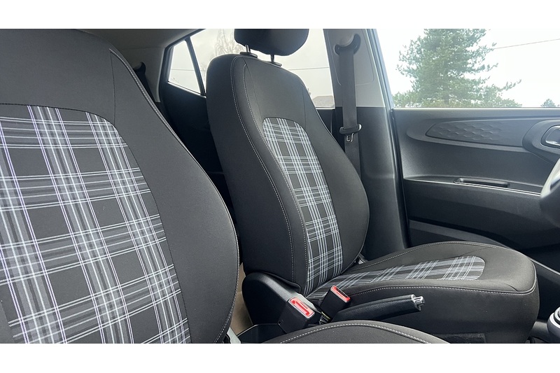 Hyundai 1.0 Premium Hatchback 5dr Petrol Auto Euro 6 (s/s) (63 ps)