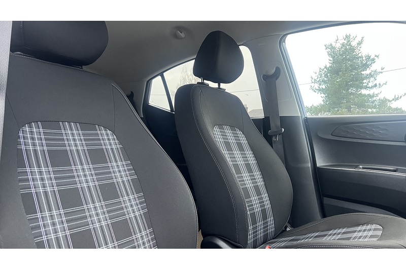 Hyundai 1.0 Premium Hatchback 5dr Petrol Auto Euro 6 (s/s) (63 ps)