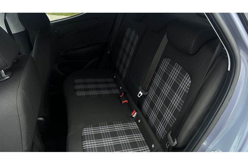 Hyundai 1.0 Premium Hatchback 5dr Petrol Auto Euro 6 (s/s) (63 ps)