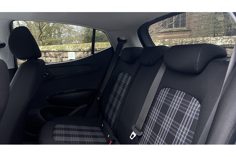 Hyundai 1.0 Premium Hatchback 5dr Petrol Auto Euro 6 (s/s) (63 ps)