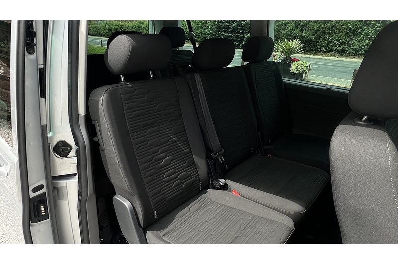 Volkswagen 2.0 TDI SE Minibus Double Cab 5dr Diesel DSG SWB Euro 6 (s/s) (150 ps)