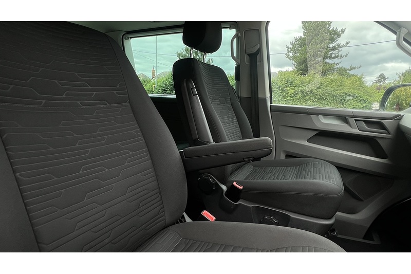 Volkswagen 2.0 TDI SE Minibus Double Cab 5dr Diesel DSG SWB Euro 6 (s/s) (150 ps)