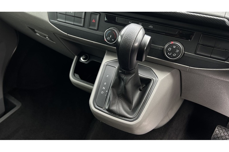 Volkswagen 2.0 TDI SE Minibus Double Cab 5dr Diesel DSG SWB Euro 6 (s/s) (150 ps)