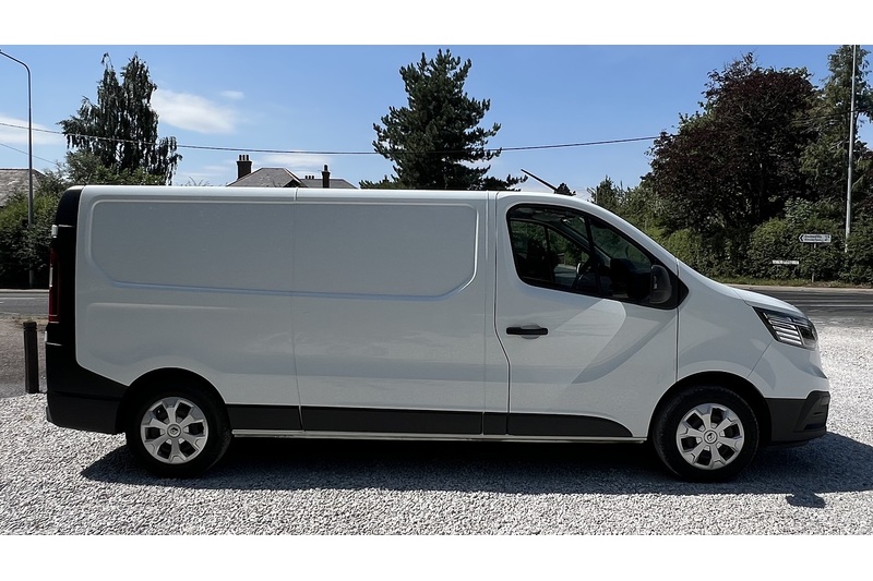 Renault LL30 BLUE BUSINESS PANEL VAN 130 MANUAL DIESEL
