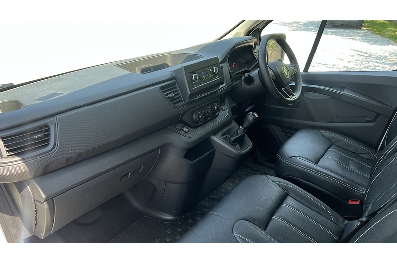 Renault LL30 BLUE BUSINESS PANEL VAN 130 MANUAL DIESEL