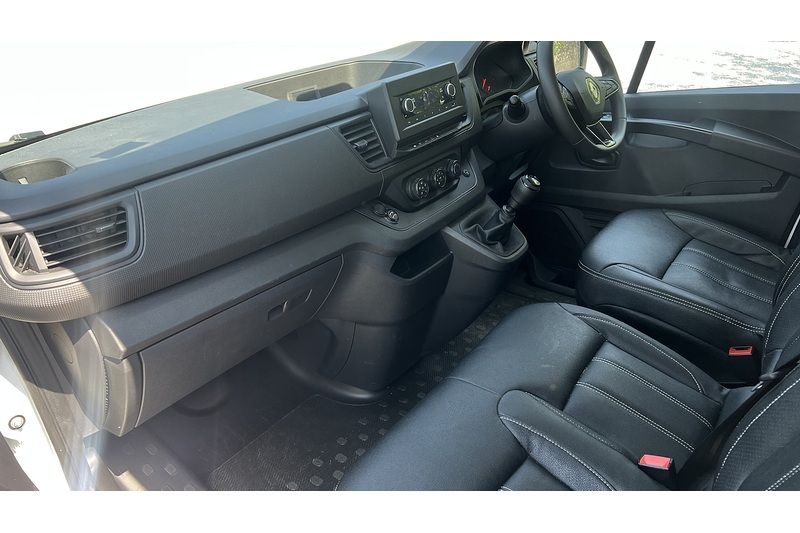 Renault LL30 BLUE BUSINESS PANEL VAN 130 MANUAL DIESEL