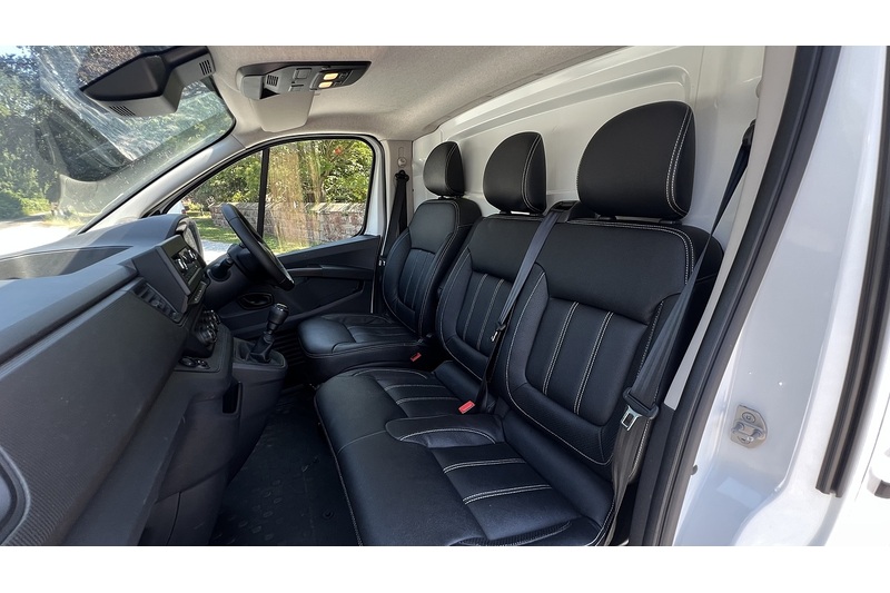 Renault LL30 BLUE BUSINESS PANEL VAN 130 MANUAL DIESEL