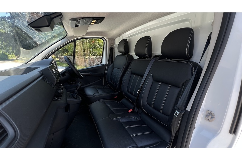 Renault LL30 BLUE BUSINESS PANEL VAN 130 MANUAL DIESEL