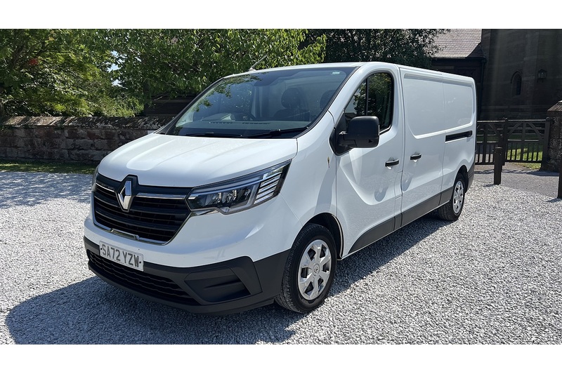 Renault LL30 BLUE BUSINESS PANEL VAN 130 MANUAL DIESEL