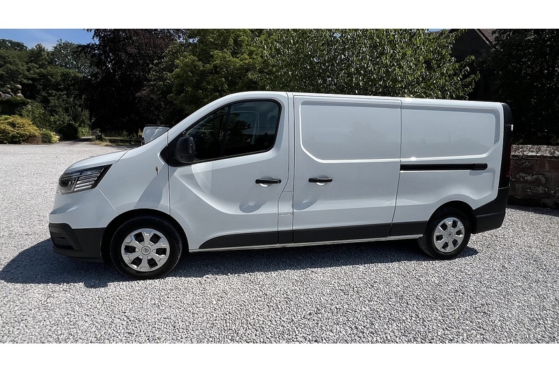 Renault LL30 BLUE BUSINESS PANEL VAN 130 MANUAL DIESEL