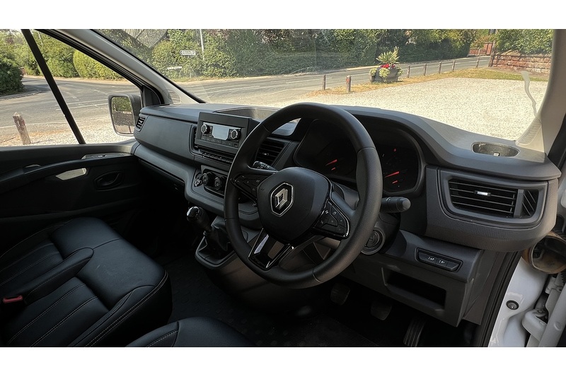 Renault LL30 BLUE BUSINESS PANEL VAN 130 MANUAL DIESEL