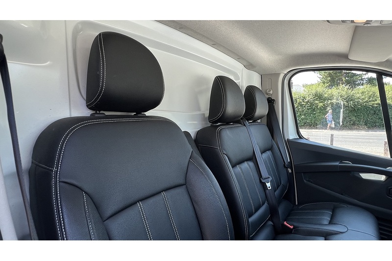 Renault LL30 BLUE BUSINESS PANEL VAN 130 MANUAL DIESEL