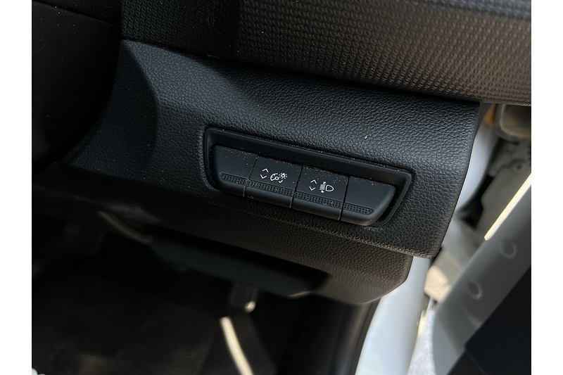 Renault LL30 BLUE BUSINESS PANEL VAN 130 MANUAL DIESEL