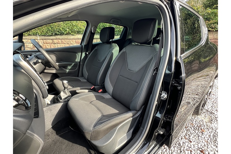 Renault 0.9 TCe Iconic Hatchback 5dr Petrol Manual Euro 6 (s/s) (90 ps)