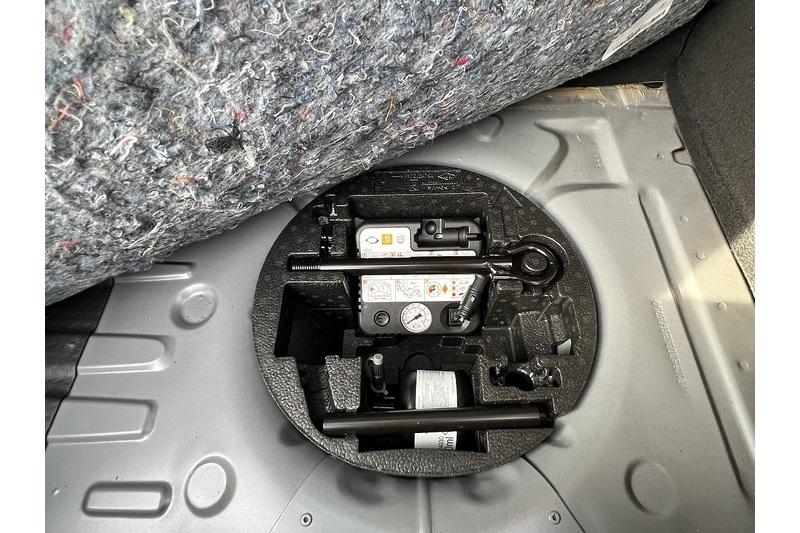 Renault 0.9 TCe Iconic Hatchback 5dr Petrol Manual Euro 6 (s/s) (90 ps)