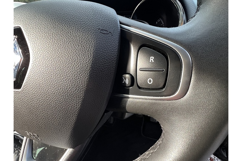 Renault 0.9 TCe Iconic Hatchback 5dr Petrol Manual Euro 6 (s/s) (90 ps)