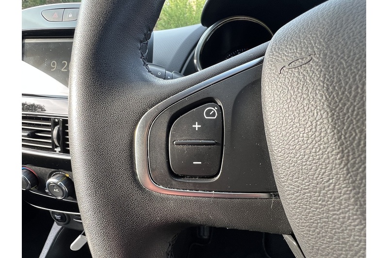 Renault 0.9 TCe Iconic Hatchback 5dr Petrol Manual Euro 6 (s/s) (90 ps)