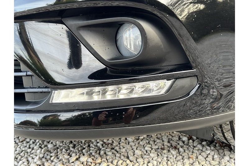 Renault 0.9 TCe Iconic Hatchback 5dr Petrol Manual Euro 6 (s/s) (90 ps)