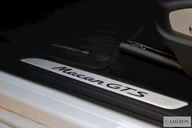 Porsche 3.0T V6 GTS 3.0 5dr SUV Automatic Petrol