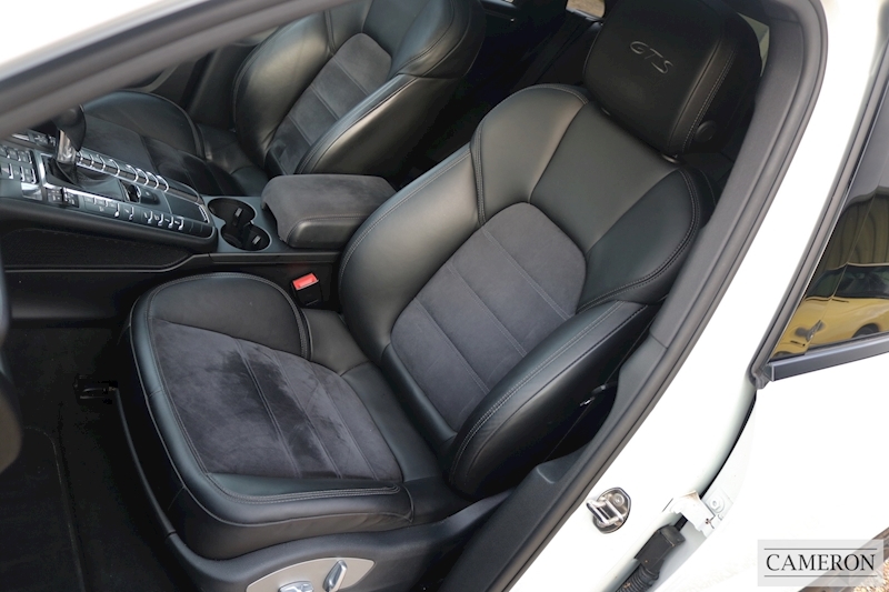 Porsche 3.0T V6 GTS 3.0 5dr SUV Automatic Petrol