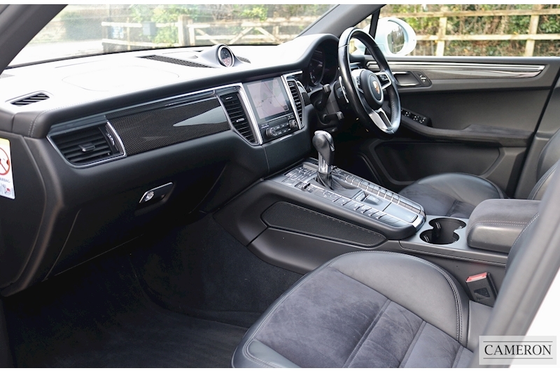 Porsche 3.0T V6 GTS 3.0 5dr SUV Automatic Petrol