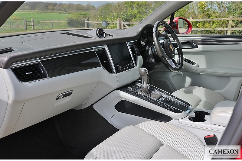 Porsche 3.0T V6 GTS 3.0 5dr SUV Automatic Petrol