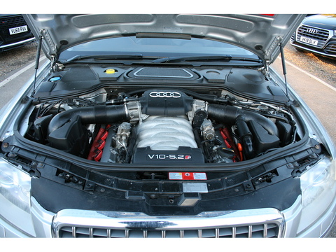 5.2 Fsi Quattro V10 auto 5.2 4dr Saloon Automatic Petrol