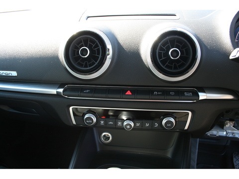 1.4 TFSIe 40 e-tron Sportback 5dr Petrol Plug-in Hybrid S Tronic Euro 6 (s/s) 8.8kWh (204 ps)