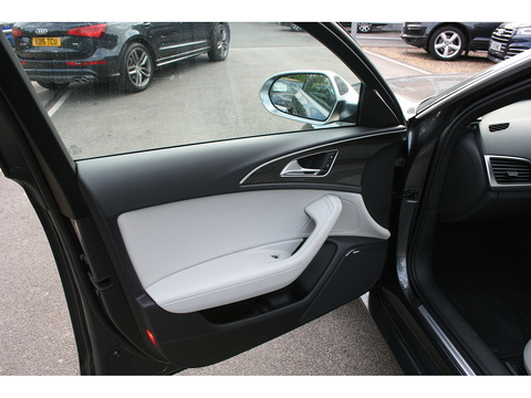 4.0 TFSI V8 Estate 5dr Petrol Tiptronic quattro Euro 6 (s/s) (560 ps)